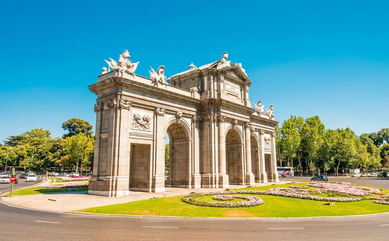Adosado Cerca Plaza Castilla - Apartamento Cuzco Madrid Eksteriør billede
