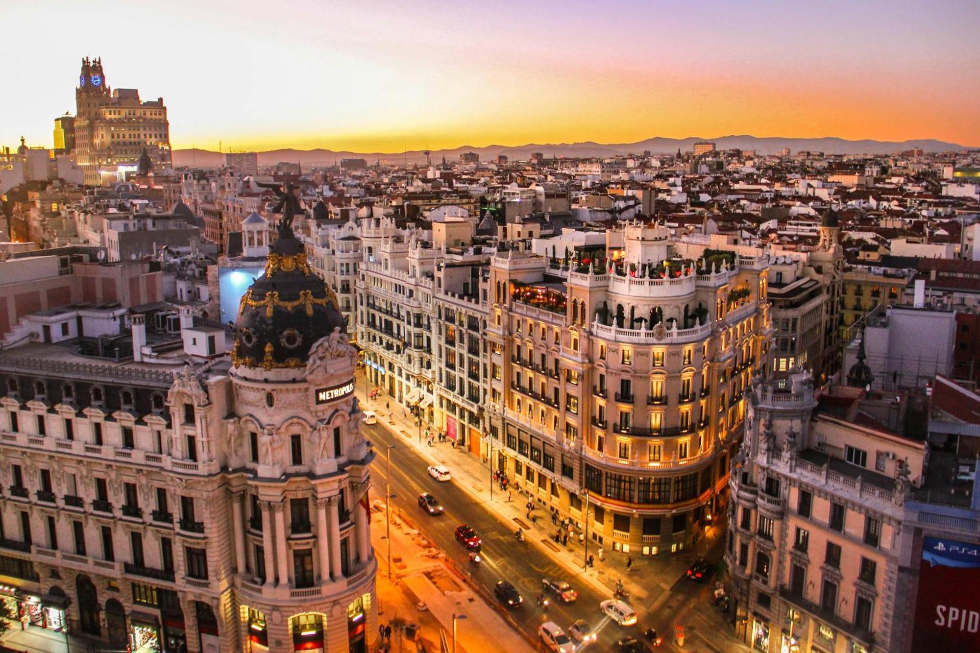 Adosado Cerca Plaza Castilla - Apartamento Cuzco Madrid Eksteriør billede